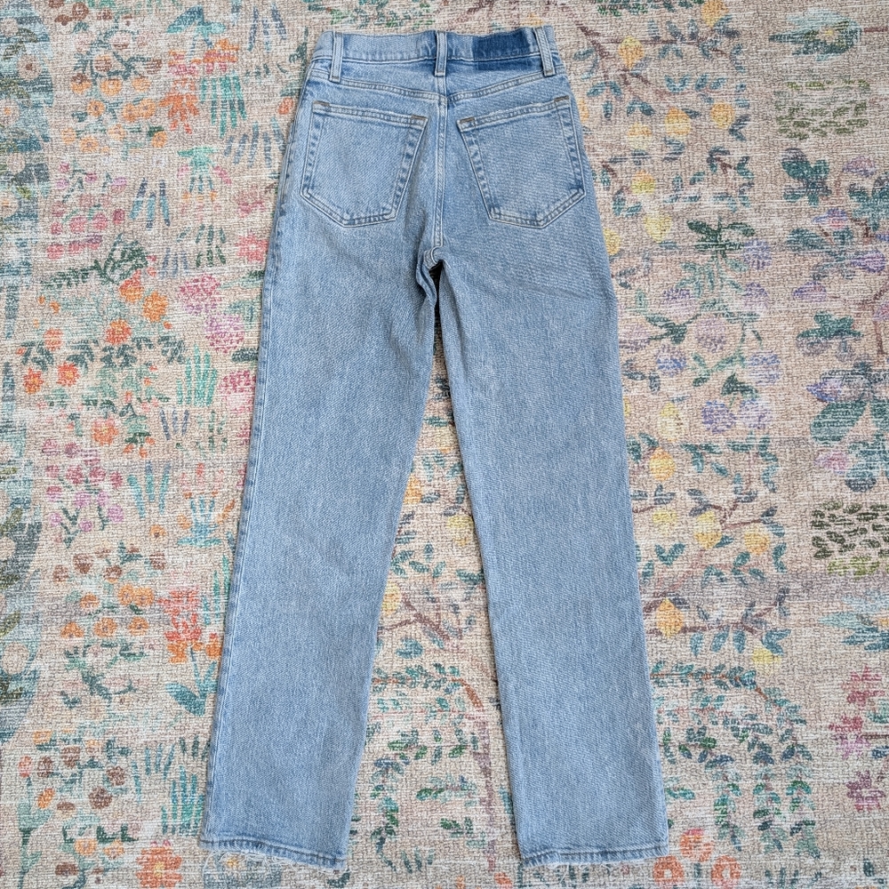 Abercrombie and Fitch Ultra High Rise 90s Straight Jean - Picture 3 of 10